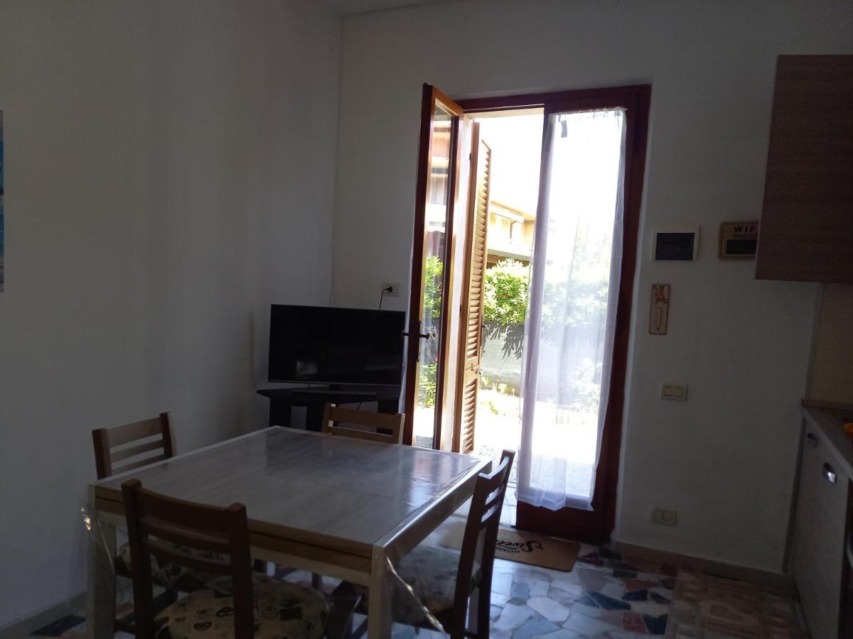 Bilocale Climatizzato A 850M Dalla Spiaggia Casa Katia 马里纳迪马萨 外观 照片